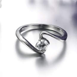 World-Wide Renown Female Titanium Ring With Rhinestone
