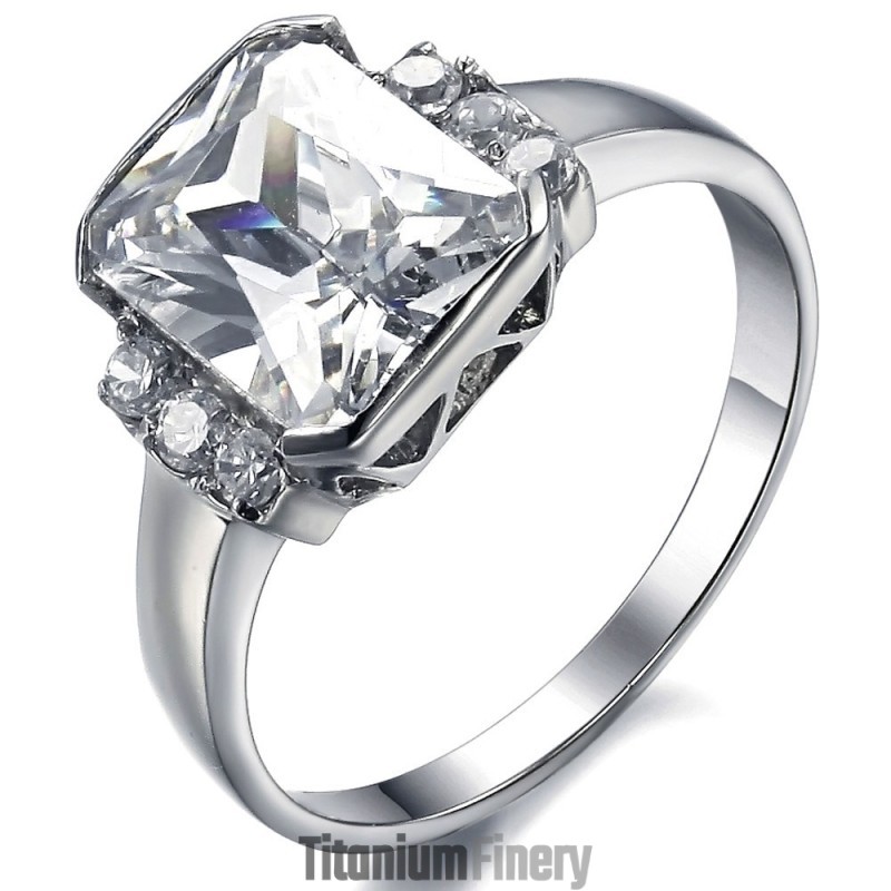 Well-Known For Its Fine Quality Female Titanium Ring With Rhinestone Well-Known For Its Fine Quality Female Titanium Ring With Rhinestone
