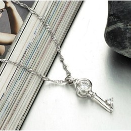 Wide Varieties Female Lock And Key Platinum Plating Titanium Necklace With Rhinestone