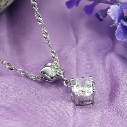 The Queen Of Quality Female Rose Shape Platinum Plating Titanium Necklace With Rhinestone