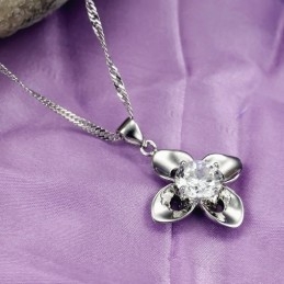 World-Wide Renown Female Platinum Plating Titanium Necklace With Diamond