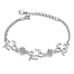 The Queen Of Quality Female Clover Shape Platinum Plating Titanium Bracelet With Diamond