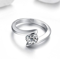 Dependable Performance Female Platinum Plating Titanium Ring With Rhinestone