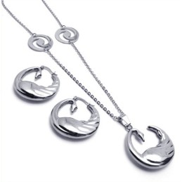 Elegant Shape Color Brilliancy Excellent Quality Titanium Jewelry Set Including Necklace, Pendant, Earring